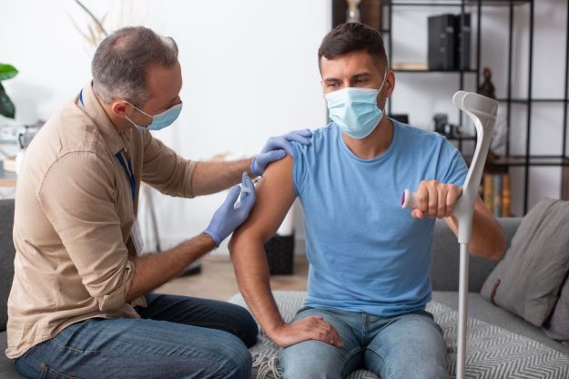 docteur blog image Man Receiving Epidural Injection for Back Pain