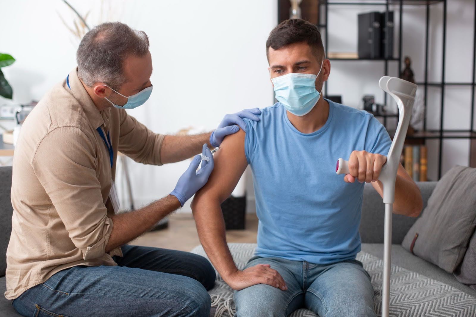 docteur blog image Man Receiving Epidural Injection for Back Pain