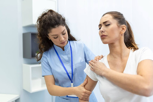 shoulder treatment Back Pain Therapy at a Pain Management Clinic